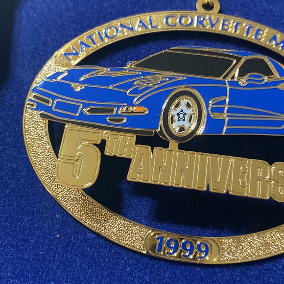 1999 NIB national corvette museum ornament metal 3D 5th anniversary GM license - Picture 2 of 6